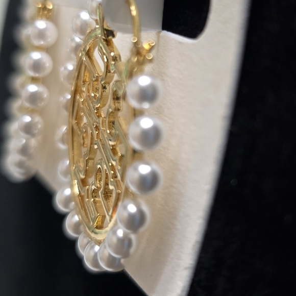 Tory Burch Gold Miller Wire Hoop Pearl Logo Earrings - Picture 5 of 6